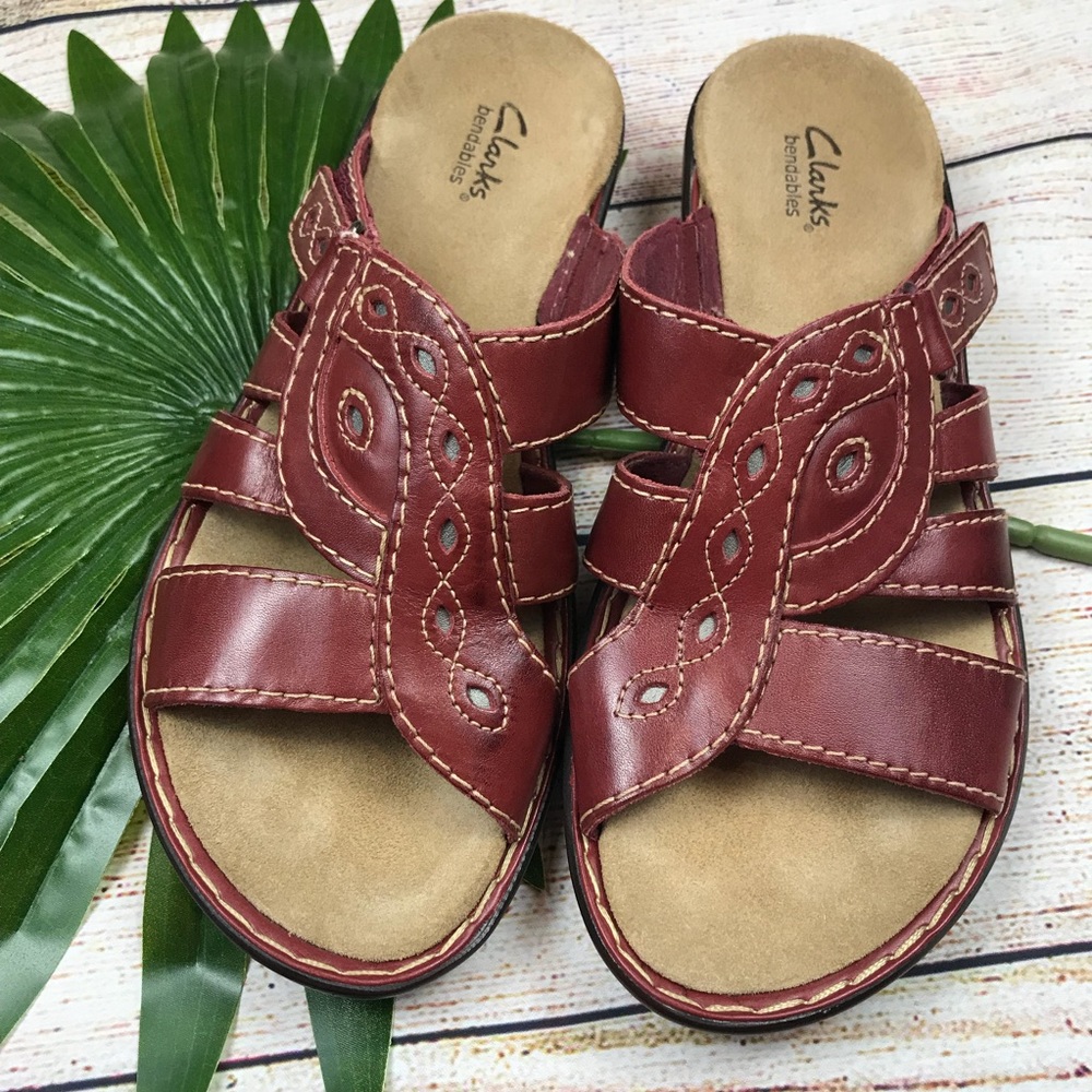 Clark’s women’s Sandles leather red size 8